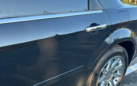 Chrysler 300C II, 2005 год, 900 000 рублей, 11 фотография