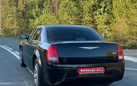 Chrysler 300C II, 2005 год, 900 000 рублей, 5 фотография