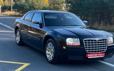 Chrysler 300C II, 2005 год, 900 000 рублей, 3 фотография