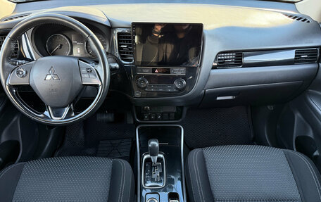 Mitsubishi Outlander III рестайлинг 3, 2018 год, 2 150 000 рублей, 3 фотография