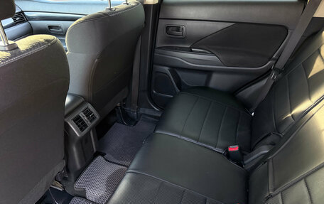 Mitsubishi Outlander III рестайлинг 3, 2018 год, 2 150 000 рублей, 11 фотография