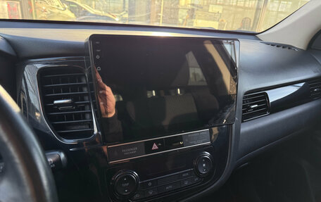 Mitsubishi Outlander III рестайлинг 3, 2018 год, 2 150 000 рублей, 18 фотография