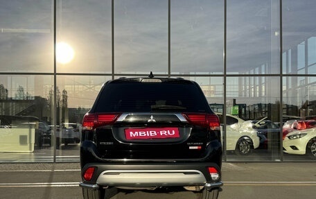 Mitsubishi Outlander III рестайлинг 3, 2018 год, 2 150 000 рублей, 7 фотография