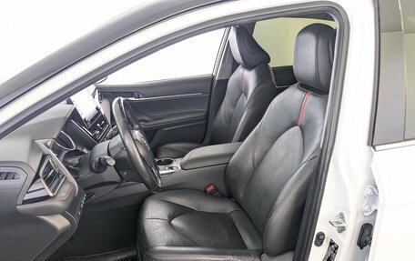 Toyota Camry, 2021 год, 2 900 000 рублей, 21 фотография