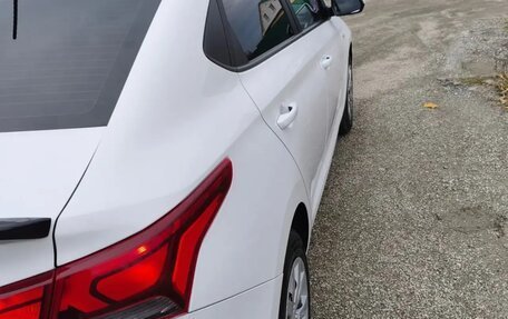 Hyundai Solaris II рестайлинг, 2021 год, 1 400 000 рублей, 6 фотография