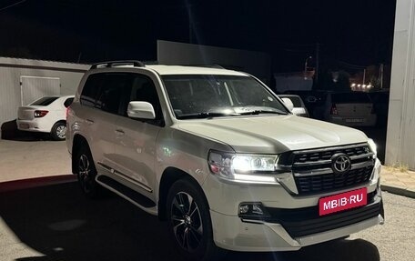 Toyota Land Cruiser 200, 2019 год, 6 990 000 рублей, 1 фотография