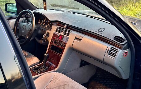 Mercedes-Benz E-Класс, 1997 год, 325 000 рублей, 9 фотография