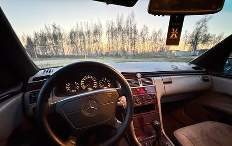 Mercedes-Benz E-Класс, 1997 год, 325 000 рублей, 11 фотография