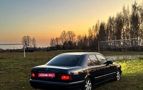 Mercedes-Benz E-Класс, 1997 год, 325 000 рублей, 4 фотография