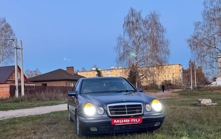 Mercedes-Benz E-Класс, 1997 год, 325 000 рублей, 2 фотография