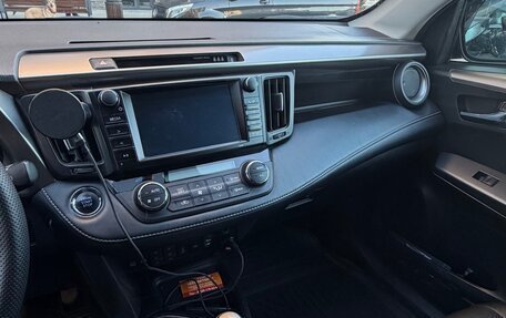 Toyota RAV4, 2018 год, 2 300 000 рублей, 12 фотография
