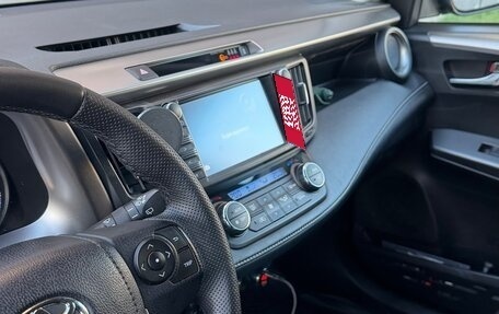 Toyota RAV4, 2018 год, 2 300 000 рублей, 10 фотография