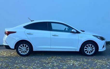 Hyundai Solaris II рестайлинг, 2021 год, 1 800 000 рублей, 4 фотография