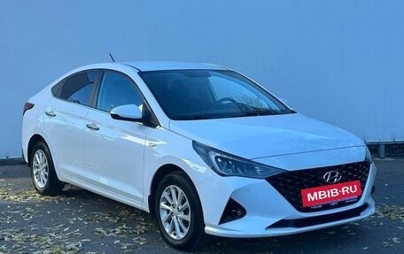 Hyundai Solaris II рестайлинг, 2021 год, 1 800 000 рублей, 3 фотография