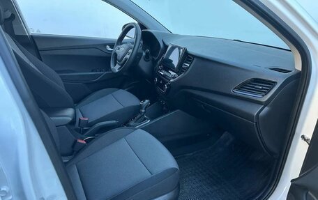 Hyundai Solaris II рестайлинг, 2021 год, 1 800 000 рублей, 13 фотография