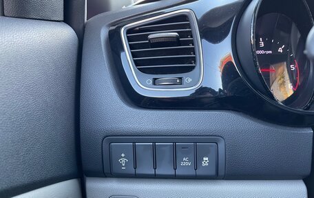 KIA Carnival III, 2016 год, 2 399 000 рублей, 21 фотография