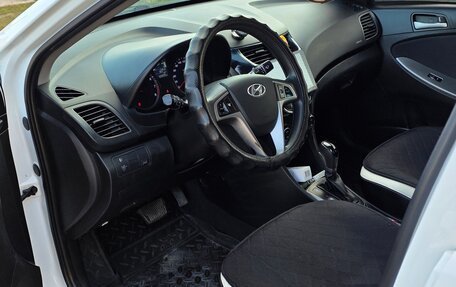 Hyundai Solaris II рестайлинг, 2015 год, 1 050 000 рублей, 10 фотография
