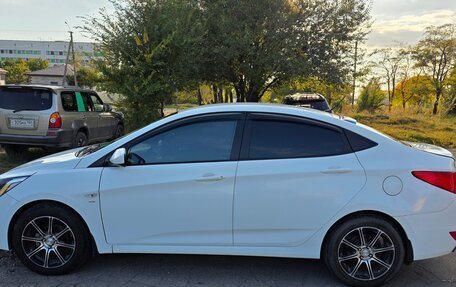 Hyundai Solaris II рестайлинг, 2015 год, 1 050 000 рублей, 3 фотография