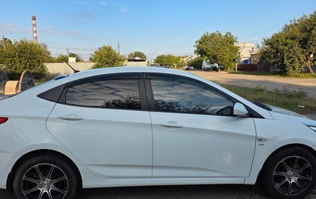Hyundai Solaris II рестайлинг, 2015 год, 1 050 000 рублей, 4 фотография