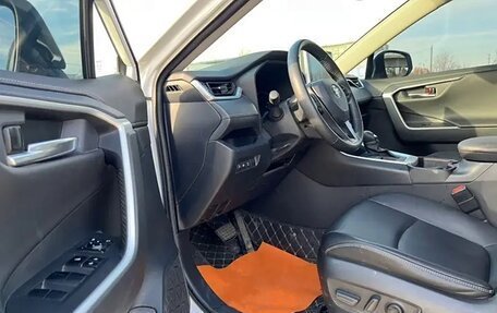 Toyota RAV4, 2023 год, 3 820 000 рублей, 7 фотография