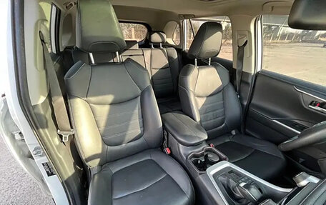 Toyota RAV4, 2023 год, 3 820 000 рублей, 11 фотография