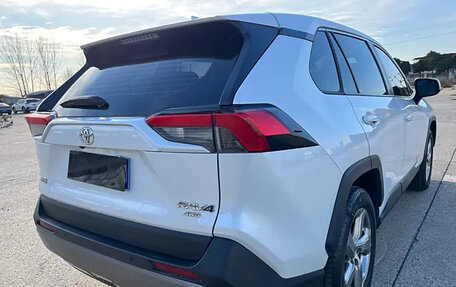 Toyota RAV4, 2023 год, 3 820 000 рублей, 5 фотография