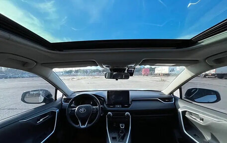 Toyota RAV4, 2023 год, 3 820 000 рублей, 6 фотография