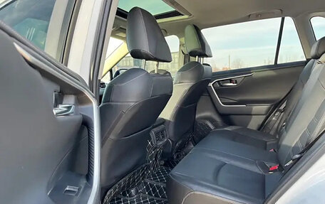 Toyota RAV4, 2023 год, 3 820 000 рублей, 14 фотография