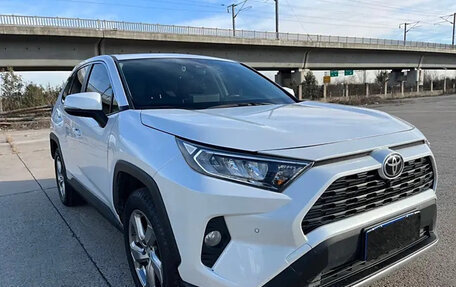 Toyota RAV4, 2023 год, 3 820 000 рублей, 3 фотография