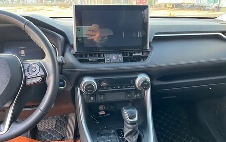 Toyota RAV4, 2023 год, 3 820 000 рублей, 10 фотография