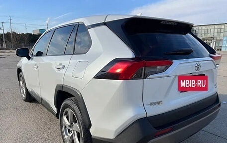Toyota RAV4, 2023 год, 3 820 000 рублей, 4 фотография