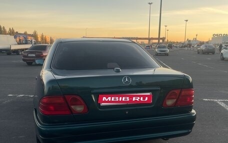 Mercedes-Benz E-Класс, 1997 год, 550 000 рублей, 3 фотография