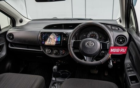Toyota Vitz, 2017 год, 990 000 рублей, 6 фотография