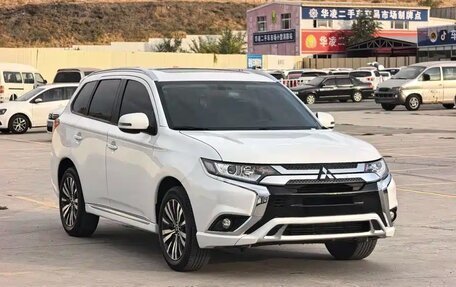 Mitsubishi Outlander III рестайлинг 3, 2022 год, 1 668 520 рублей, 3 фотография