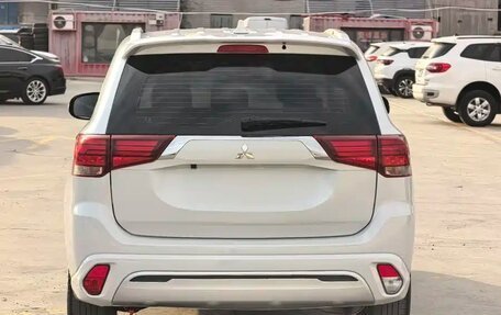 Mitsubishi Outlander III рестайлинг 3, 2022 год, 1 668 520 рублей, 5 фотография