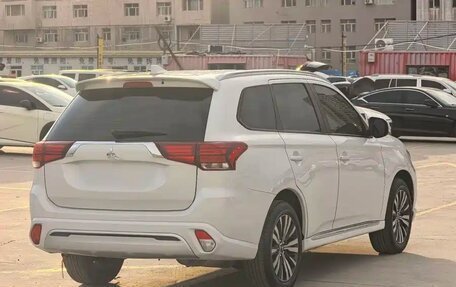 Mitsubishi Outlander III рестайлинг 3, 2022 год, 1 668 520 рублей, 6 фотография