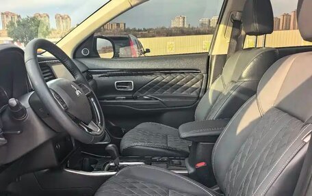 Mitsubishi Outlander III рестайлинг 3, 2022 год, 1 668 520 рублей, 7 фотография