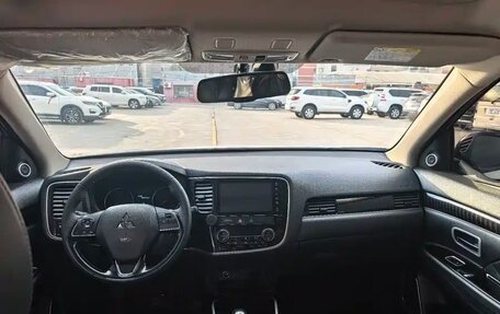 Mitsubishi Outlander III рестайлинг 3, 2022 год, 1 668 520 рублей, 8 фотография