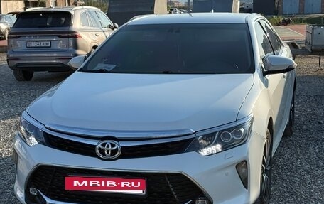 Toyota Camry, 2015 год, 1 800 000 рублей, 2 фотография