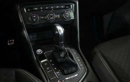 Volkswagen Tiguan II, 2018 год, 2 244 000 рублей, 13 фотография