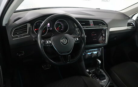 Volkswagen Tiguan II, 2018 год, 2 244 000 рублей, 9 фотография