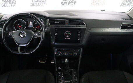Volkswagen Tiguan II, 2018 год, 2 244 000 рублей, 8 фотография
