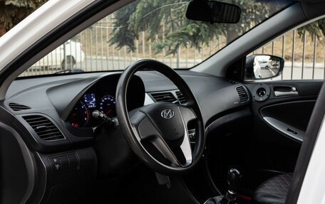 Hyundai Solaris II рестайлинг, 2015 год, 750 000 рублей, 19 фотография