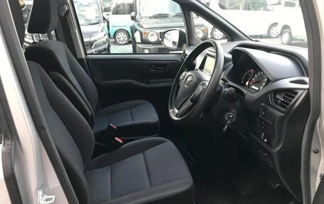 Toyota Noah III, 2021 год, 1 817 009 рублей, 4 фотография