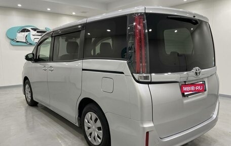 Toyota Noah III, 2021 год, 1 817 009 рублей, 3 фотография