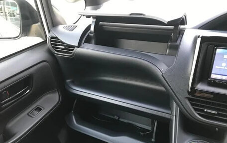 Toyota Noah III, 2021 год, 1 817 009 рублей, 8 фотография