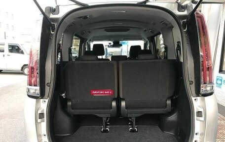 Toyota Noah III, 2021 год, 1 817 009 рублей, 13 фотография