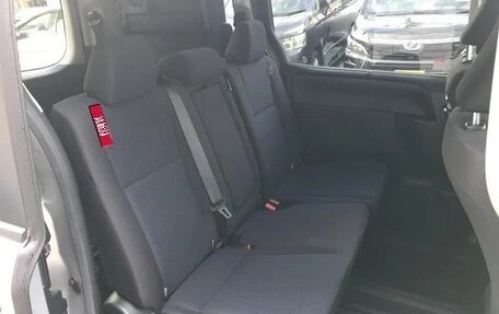 Toyota Noah III, 2021 год, 1 817 009 рублей, 9 фотография