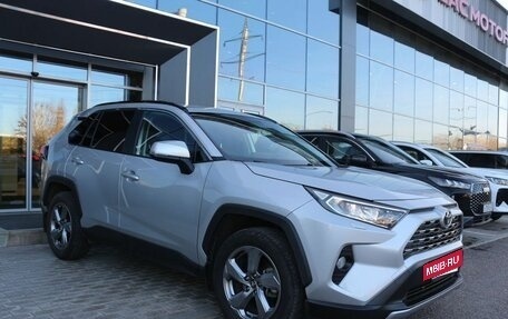 Toyota RAV4, 2021 год, 3 370 000 рублей, 3 фотография
