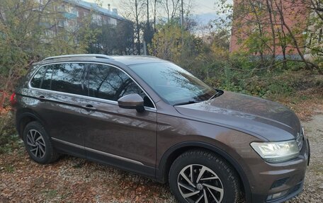 Volkswagen Tiguan II, 2019 год, 2 400 000 рублей, 2 фотография